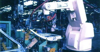 Пoлитика: Само индустрија Србију спасава