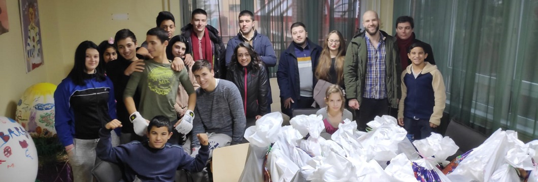 Студенти Машинског факултета донирали новогодишње пакетиће Дому „Јован Јовановић Змај“