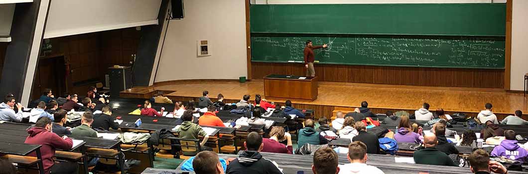 Групно спремање испита: Помоћ старијих колега у учењу