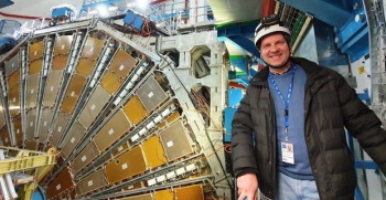 ПОЛИТИКА: Професор Машинског факултета открива тајне свемира