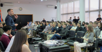 Бросе пракса: Сарадња у развоју младих кадрова